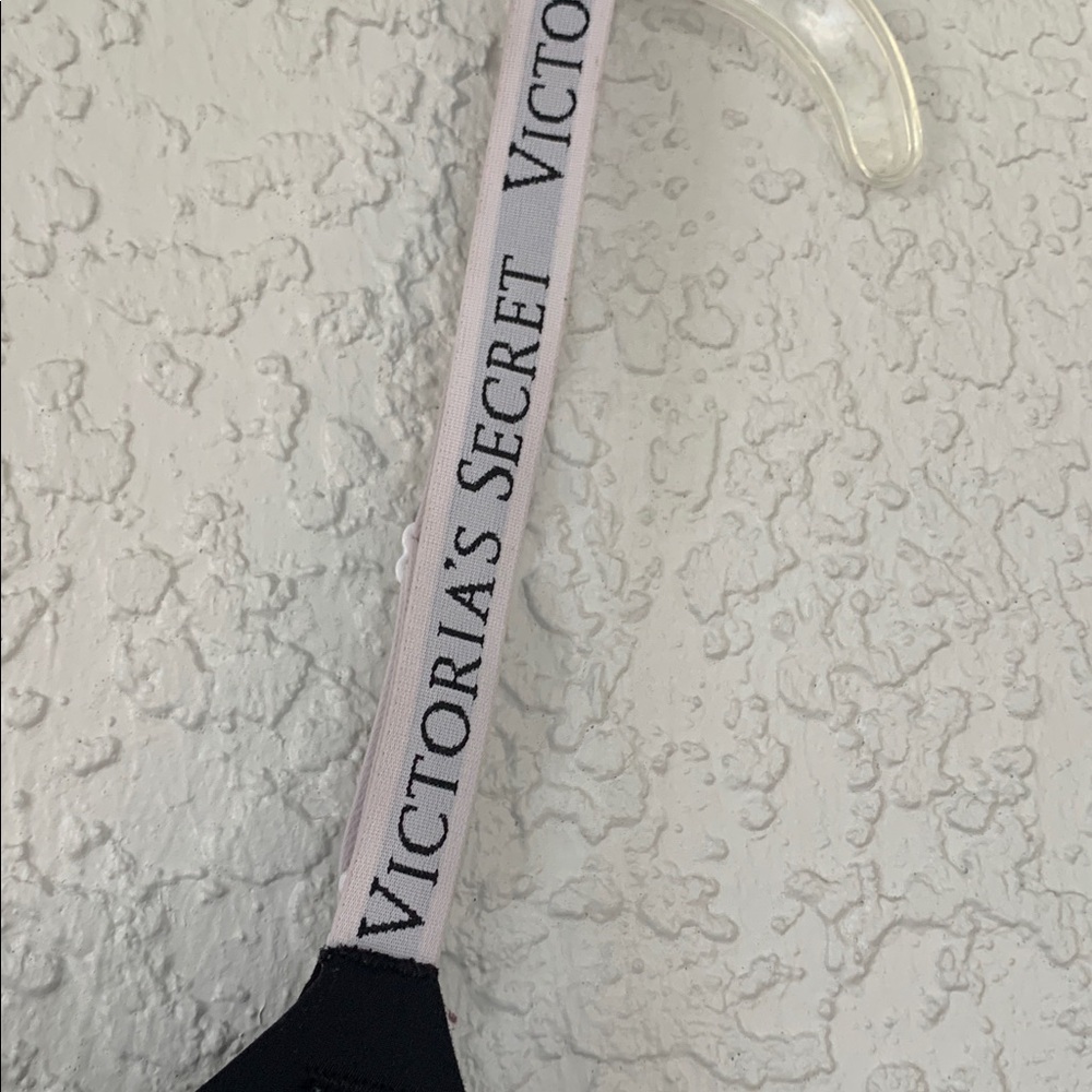 Victoria's Secret Black tshirt lightly lined Bra with Logo Straps size 32C - Picture 4 of 6